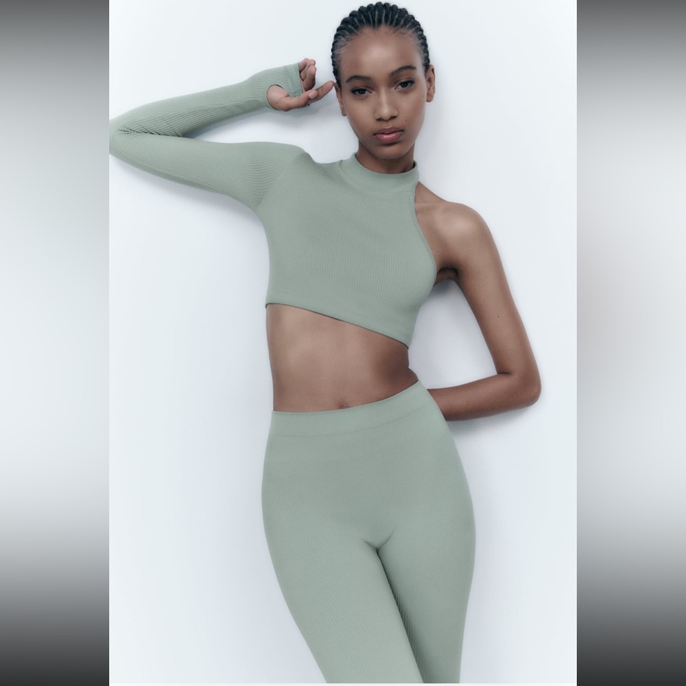 NEW seamless Zara set
